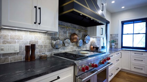 Stunning Backsplash & Range Hood